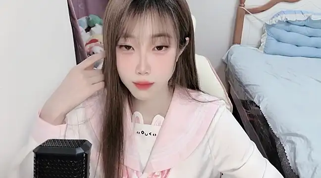 Snapshot of vivian-vv chatting on 2, 3, 2025 vivian-vv online show from 2, 3, 2025