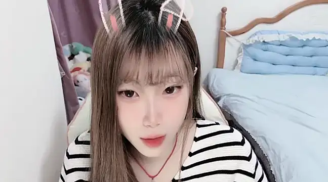 Snapshot of vivian-vv chatting on 8, 3, 2025 vivian-vv online show from 8, 3, 2025