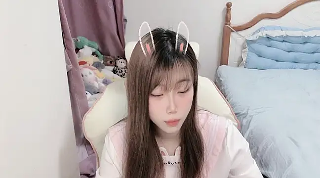 Snapshot of vivian-vv chatting on 10, 3, 2025 vivian-vv online show from 10, 3, 2025