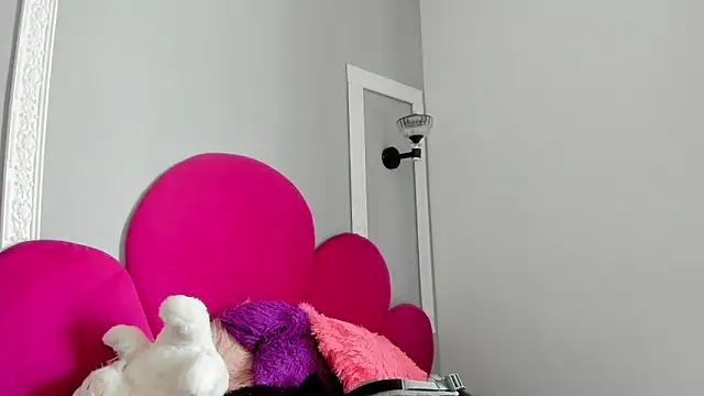 Bonniie 22 online show from 12, 2, 2026