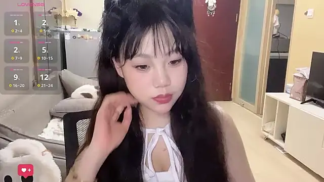 Snapshot of Yik-11 chatting on 2, 3, 2025 Yik-11 online show from 2, 3, 2025