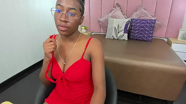 Snapshot of Qeen_blackk chatting on 6, 3, 2025 Qeen blackk online show from 6, 3, 2025