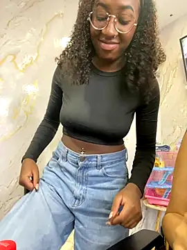 Snapshot of Qeen_blackk chatting on 13, 10, 2025 Qeen blackk online show from 13, 10, 2025