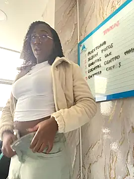 Snapshot of Qeen_blackk chatting on 14, 10, 2025 Qeen blackk online show from 14, 10, 2025