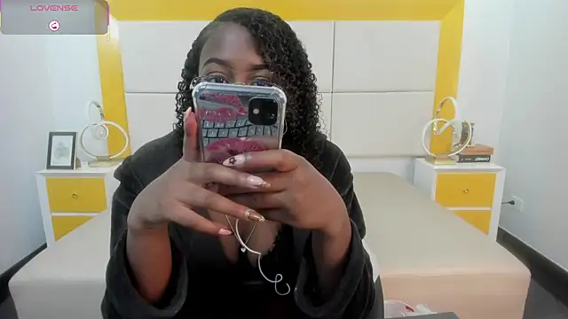 Snapshot of Qeen_blackk chatting on 15, 10, 2025 Qeen blackk online show from 15, 10, 2025