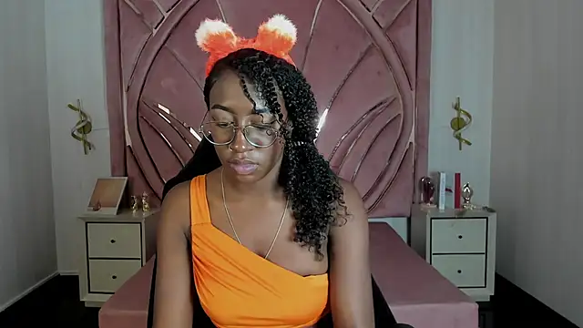 Snapshot of Qeen_blackk chatting on 17, 10, 2025 Qeen blackk online show from 17, 10, 2025