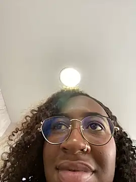 Snapshot of Qeen_blackk chatting on 21, 10, 2025 Qeen blackk online show from 21, 10, 2025