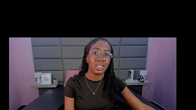 Snapshot of Qeen_blackk chatting on 28, 10, 2025 Qeen blackk online show from 28, 10, 2025