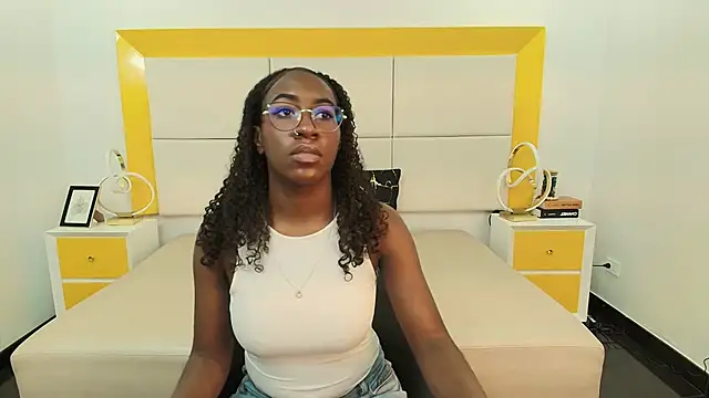 Snapshot of Qeen_blackk chatting on 18, 11, 2025 Qeen blackk online show from 18, 11, 2025