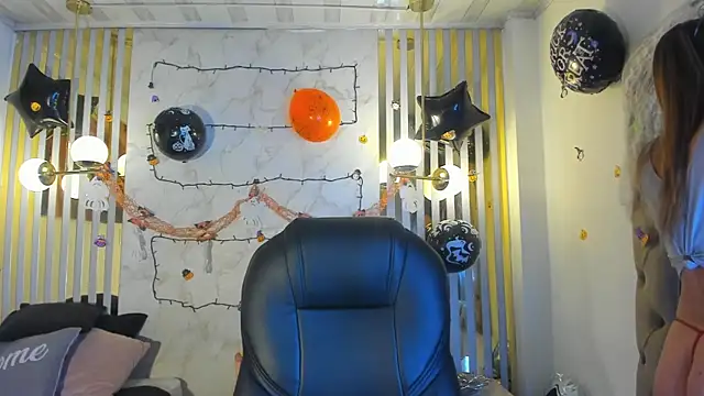 Snapshot of Oriana_gh chatting on 19, 10, 2025 Oriana gh online show from 19, 10, 2025