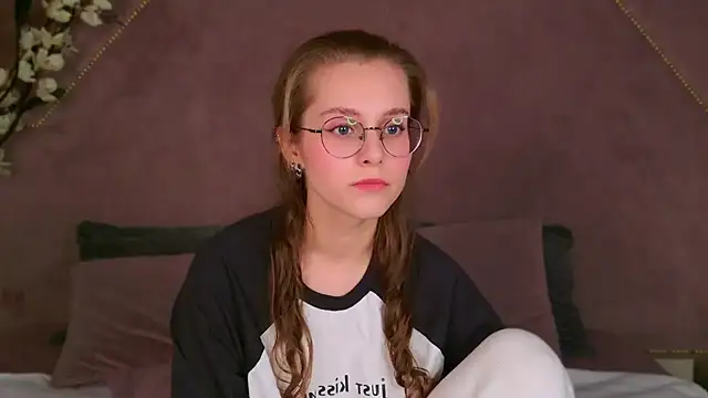 RileyMimicho online show from 24, 9, 2025