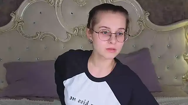 RileyMimicho online show from 5, 10, 2025