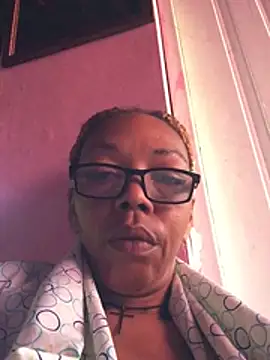 Snapshot of Ladyzee25 chatting on 7, 5, 2026 Ladyzee25 online show from 7, 5, 2026