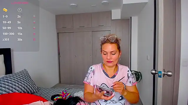 CarolinneFiotti online show from 11, 9, 2025