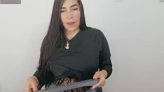 luna lgomez  online show from 18, 7, 2026
