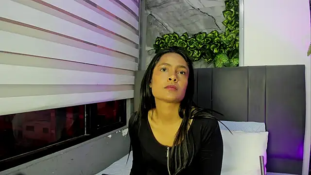 Snapshot of Fernanda_liie_ chatting on 8, 10, 2025 Fernanda liie online show from 8, 10, 2025