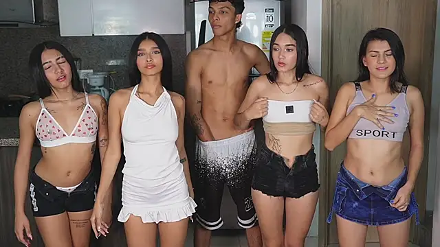 Snapshot of Petiteess chatting on 19, 3, 2025 Petiteess online show from 19, 3, 2025