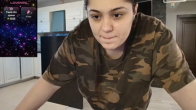 Snapshot of Layla- chatting on 17, 12, 2024 Layla- online show from 17, 12, 2024