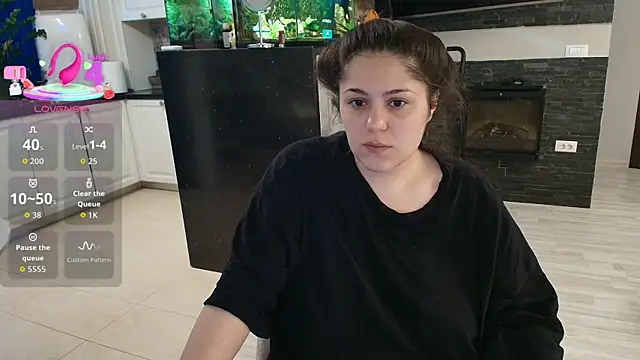 Snapshot of Layla- chatting on 23, 4, 2026 Layla- online show from 23, 4, 2026