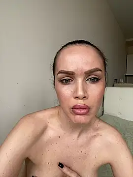 Snapshot of Beverly_Hilll chatting on 6, 3, 2025 Beverly Hilll online show from 6, 3, 2025