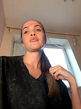 Snapshot of Beverly_Hilll chatting on 8, 10, 2025 Beverly Hilll online show from 8, 10, 2025