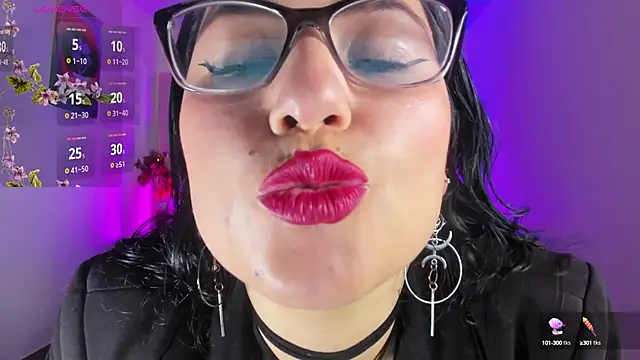 Snapshot of tamara_rouse1 chatting on 4, 10, 2025 tamara rouse1 online show from 4, 10, 2025