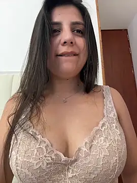 Snapshot of AliceGarc chatting on 22, 10, 2025 AliceGarc online show from 22, 10, 2025