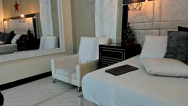 LiliJensen online show from 2, 12, 2025