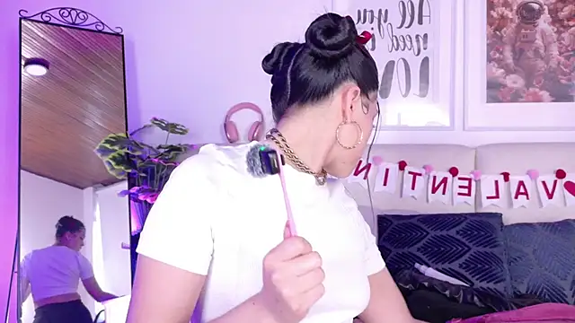 SaritaBratz online show from 12, 2, 2026