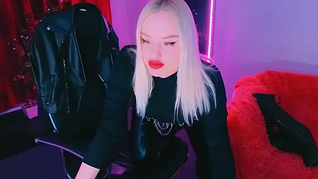 Snapshot of Miss_Alice_Silver chatting on 19, 4, 2026 Miss Alice Silver online show from 19, 4, 2026