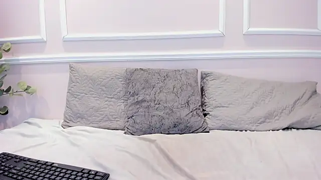 Lucy Canel online show from 18, 11, 2025