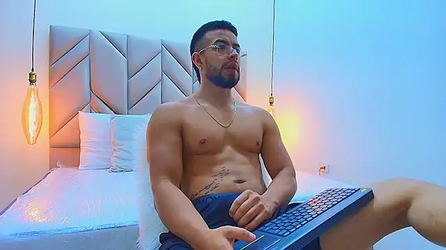 Snapshot of Eithan_Connorr chatting on 19, 3, 2025 Eithan Connorr online show from 19, 3, 2025