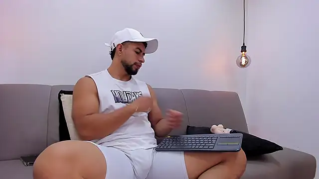 Snapshot of Eithan_Connorr chatting on 3, 10, 2025 Eithan Connorr online show from 3, 10, 2025
