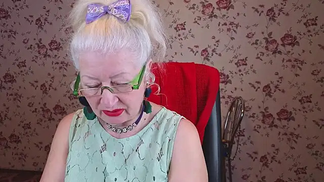 Maya Mayflower online show from 13, 11, 2025