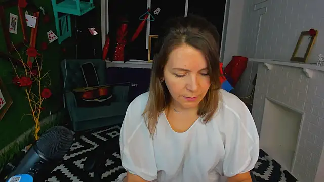 Snapshot of NicoleHitman chatting on 5, 3, 2025 NicoleHitman online show from 5, 3, 2025