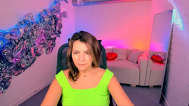 Snapshot of NicoleHitman chatting on 12, 10, 2025 NicoleHitman online show from 12, 10, 2025