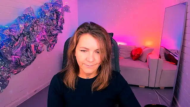 Snapshot of NicoleHitman chatting on 13, 10, 2025 NicoleHitman online show from 13, 10, 2025