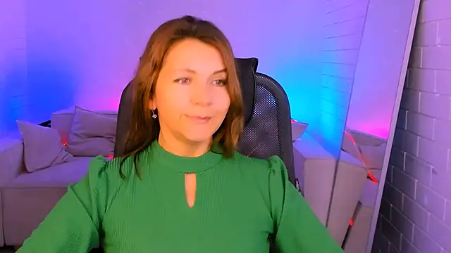 Snapshot of NicoleHitman chatting on 6, 11, 2025 NicoleHitman online show from 6, 11, 2025