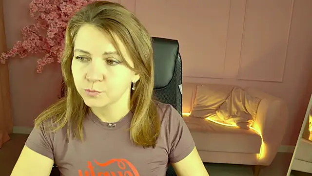 Snapshot of NicoleHitman chatting on 7, 11, 2025 NicoleHitman online show from 7, 11, 2025