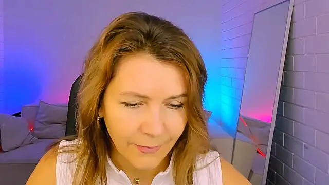 Snapshot of NicoleHitman chatting on 12, 11, 2025 NicoleHitman online show from 12, 11, 2025