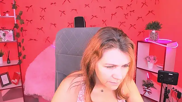 Snapshot of NicoleHitman chatting on 18, 11, 2025 NicoleHitman online show from 18, 11, 2025