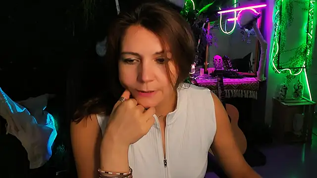 Snapshot of NicoleHitman chatting on 26, 11, 2025 NicoleHitman online show from 26, 11, 2025