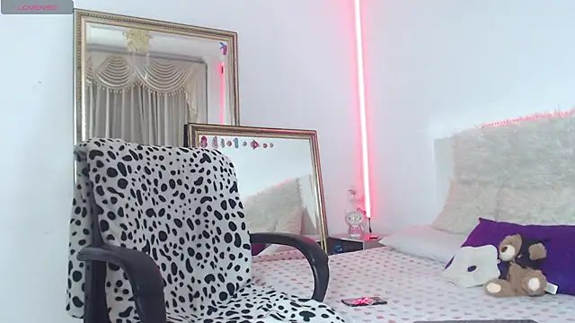 Snapshot of MiaTylorr chatting on 4, 3, 2025 MiaTylorr online show from 4, 3, 2025