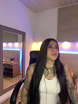 Snapshot of Cristal_Velle chatting on 12, 9, 2025 Cristal Velle online show from 12, 9, 2025