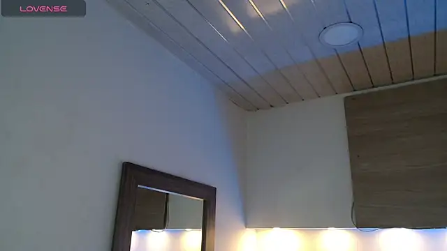 Snapshot of Cristal_Velle chatting on 25, 9, 2025 Cristal Velle online show from 25, 9, 2025