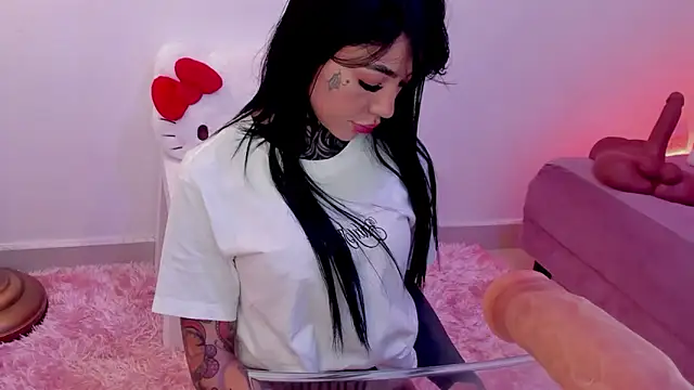 Snapshot of Dani_Valen chatting on 28, 10, 2025 Dani Valen online show from 28, 10, 2025