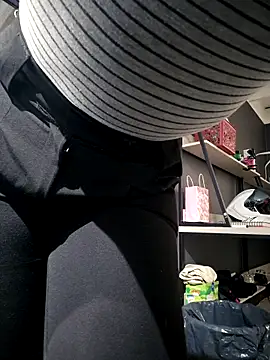 Isabella Varella online show from 18, 9, 2025