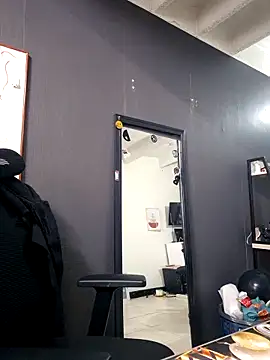 Isabella Varella online show from 11, 10, 2025