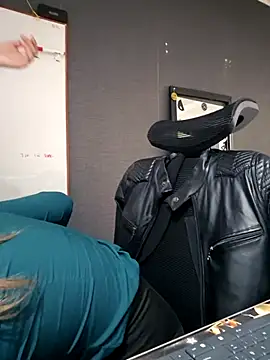 Isabella Varella online show from 21, 10, 2025