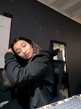 Isabella Varella online show from 28, 10, 2025